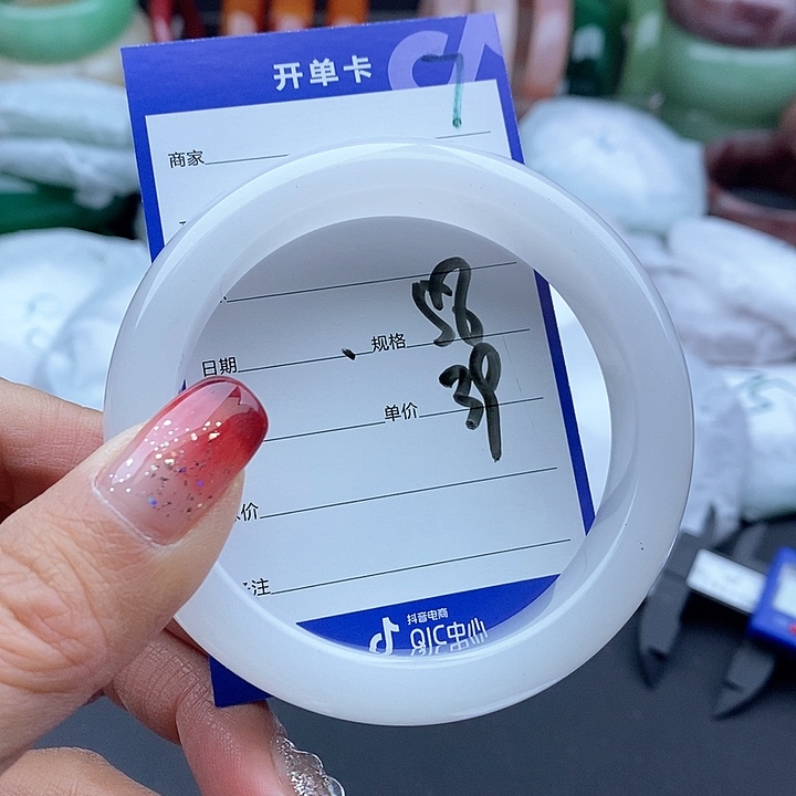 石英质玉手镯未镶嵌