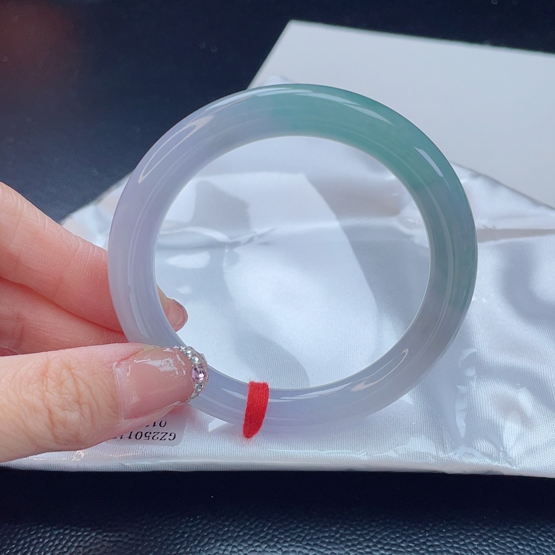 翡翠手镯未镶嵌翡翠