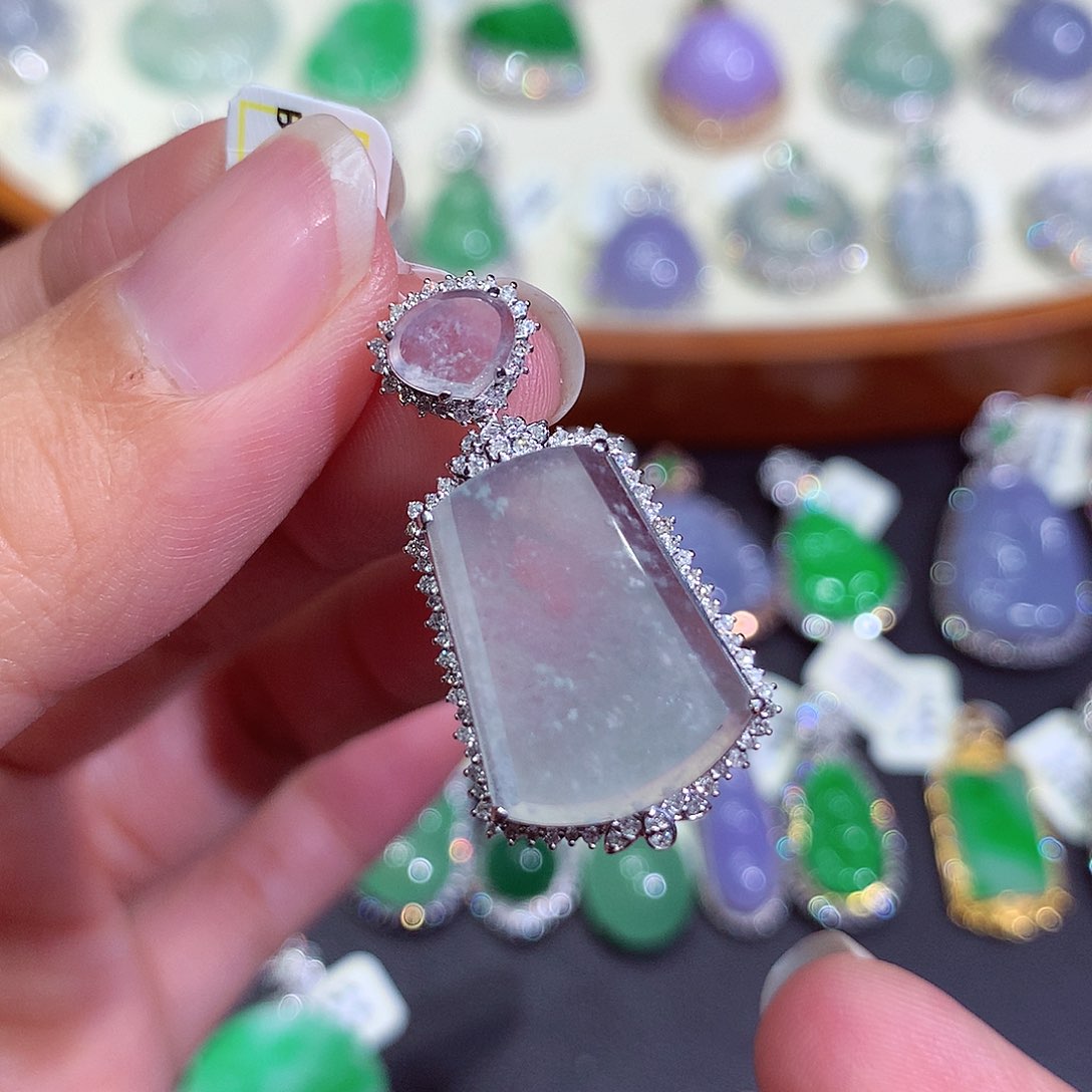 翡翠吊坠(不含链)18K金镶嵌