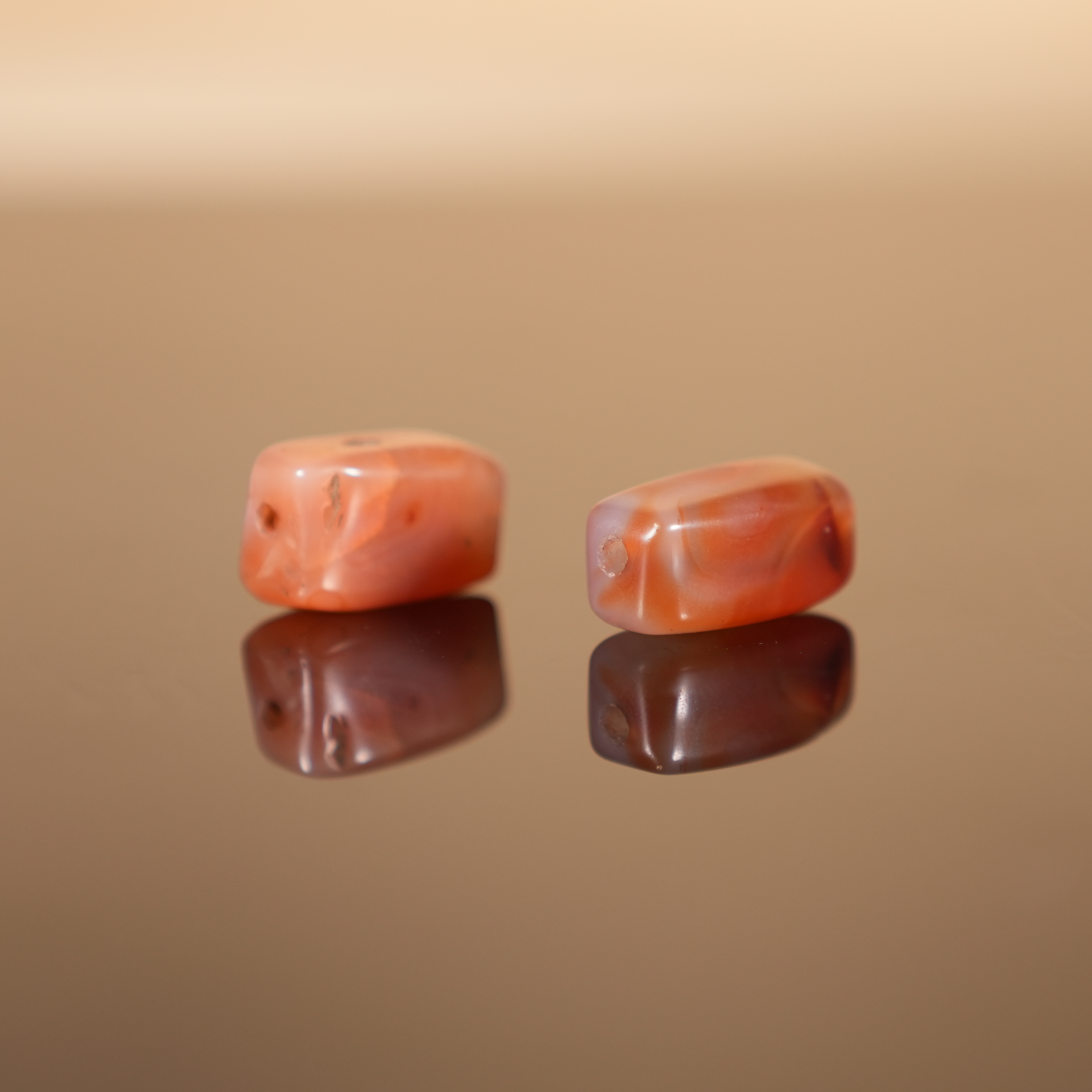 只买单纯的吊坠，没带链子，属的性质。吊坠 红色单珠  随机发 一个