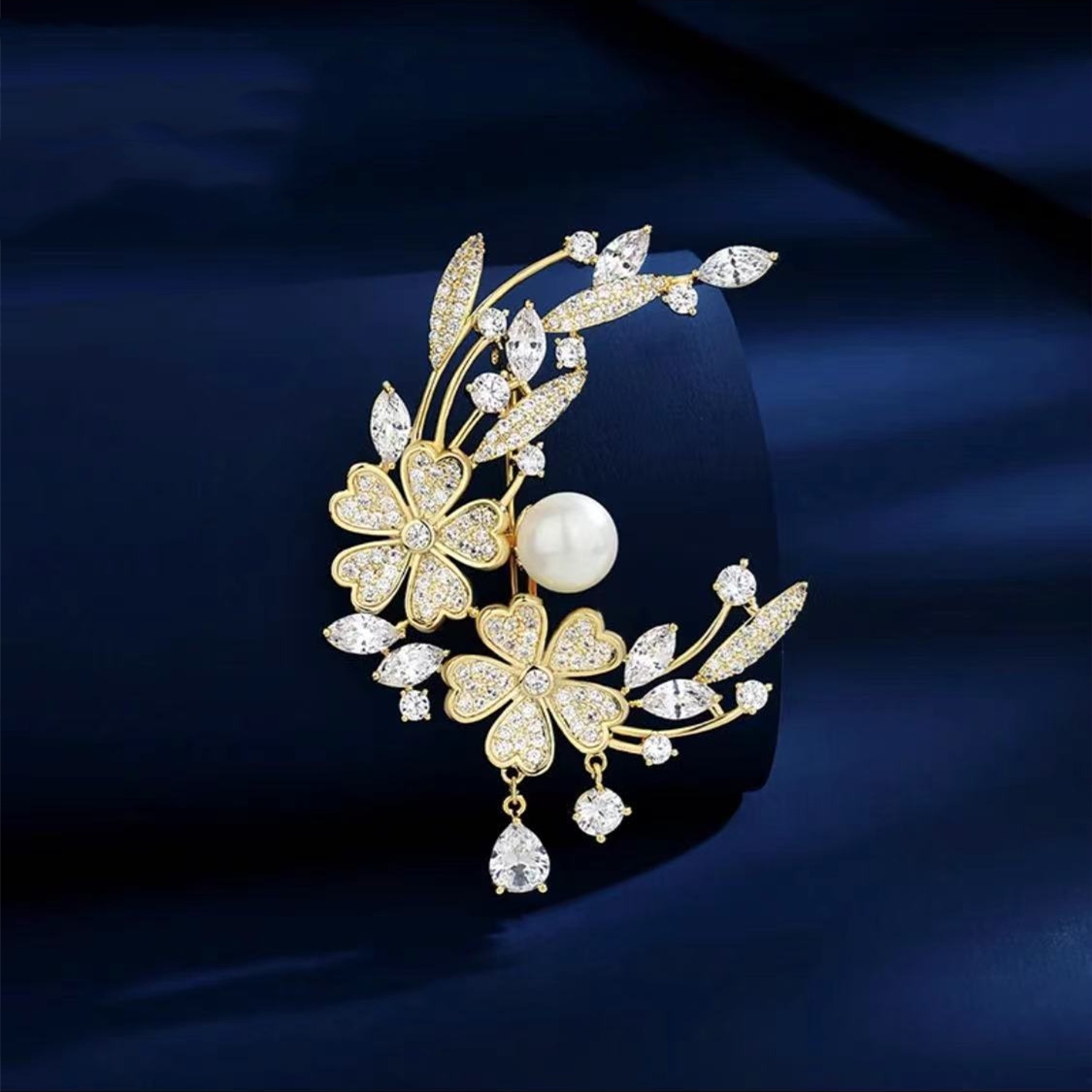 铜合金合成锆石胸针 【月牙湾湾】胸针超闪精致胸花轻奢时尚百搭