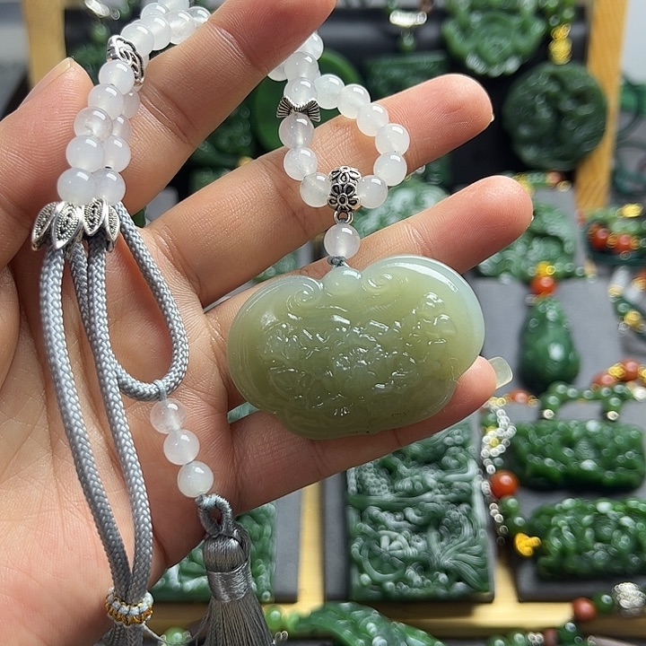 和田玉未镶嵌颈饰