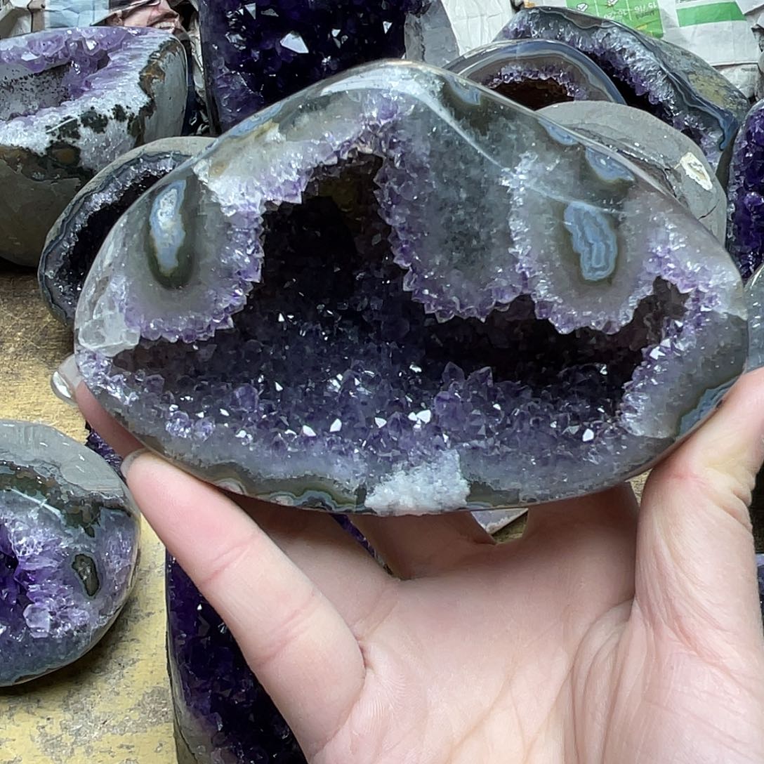 紫晶未镶嵌大型摆件（非配饰）