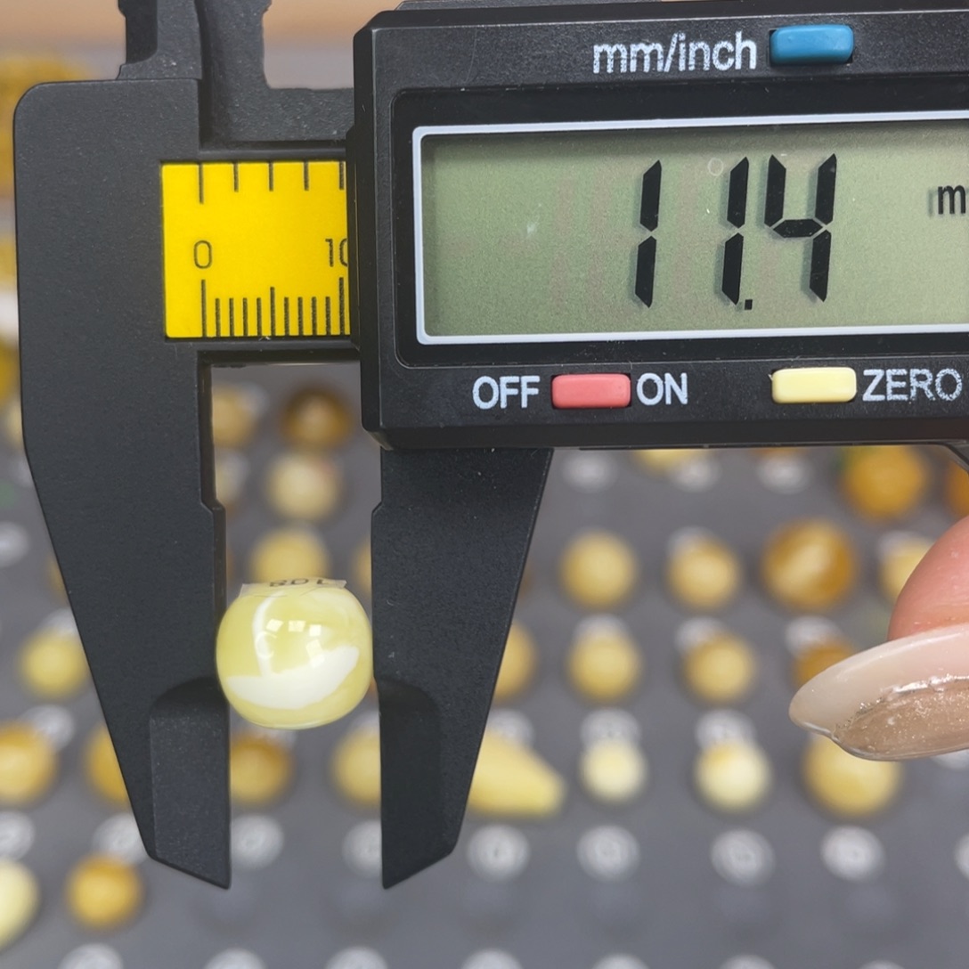 琥珀未镶嵌裸石77