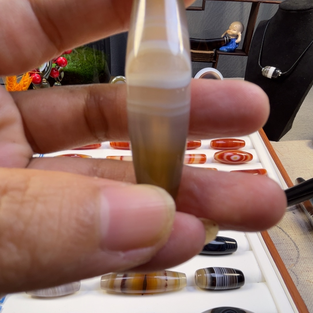 日***于玛瑙/玉髓未镶嵌珠宝半成品