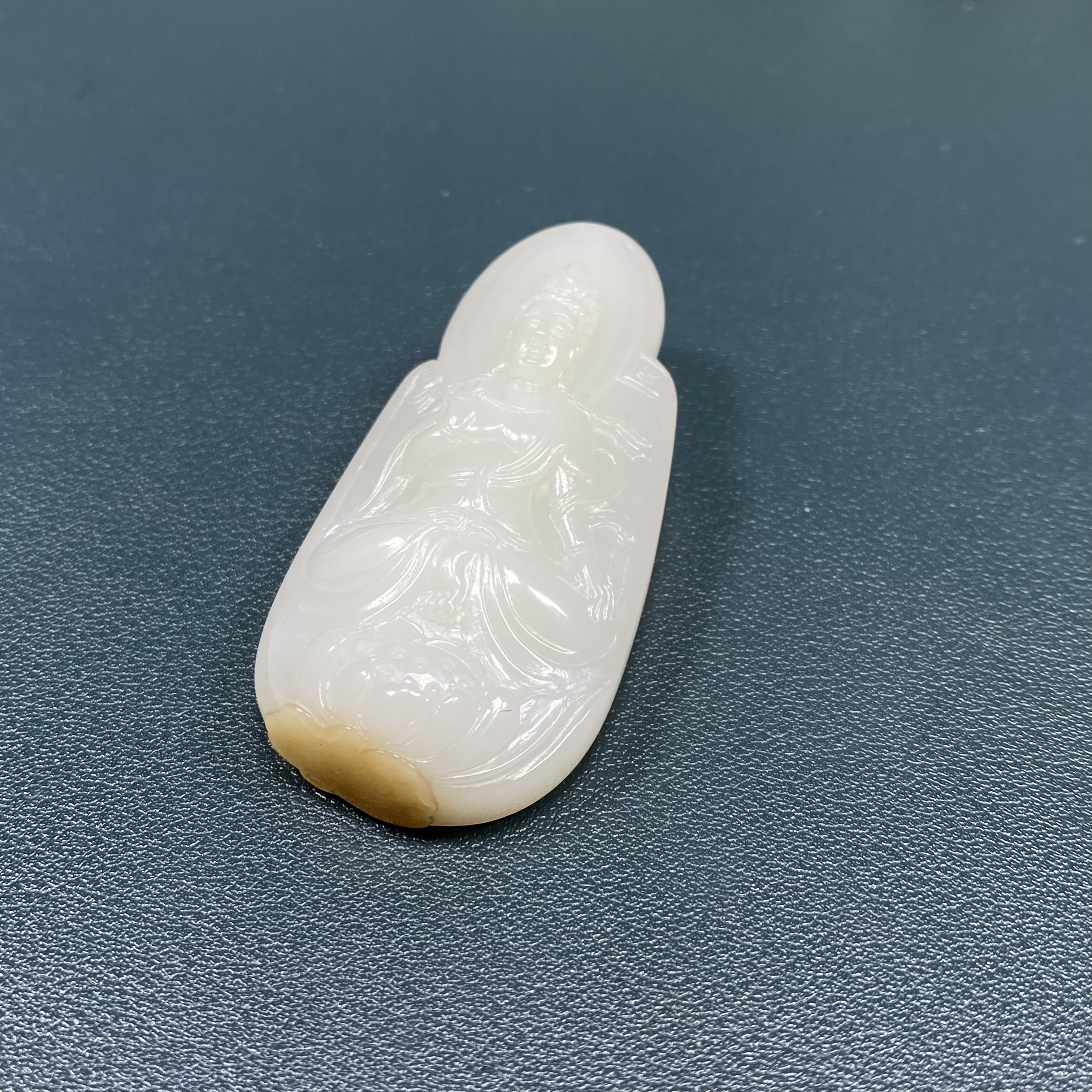 天然和田玉老坑糖白随型观音吊坠手工俏色精雕男士时尚精品