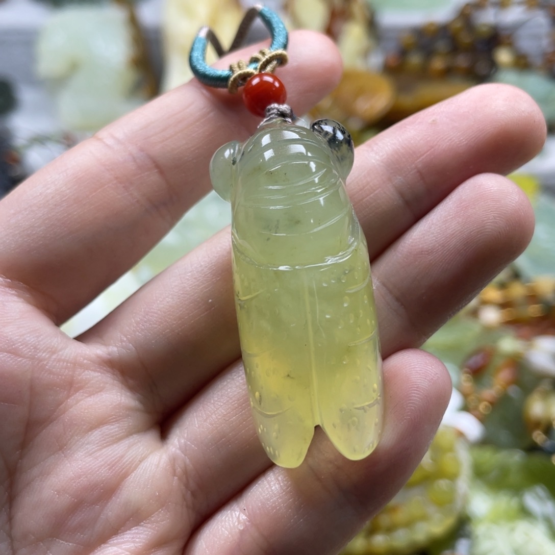 蛇纹石玉未镶嵌吊坠