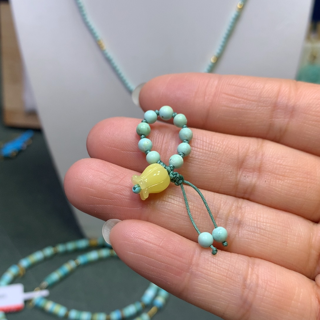 蜜蜡裸石未镶嵌挂件