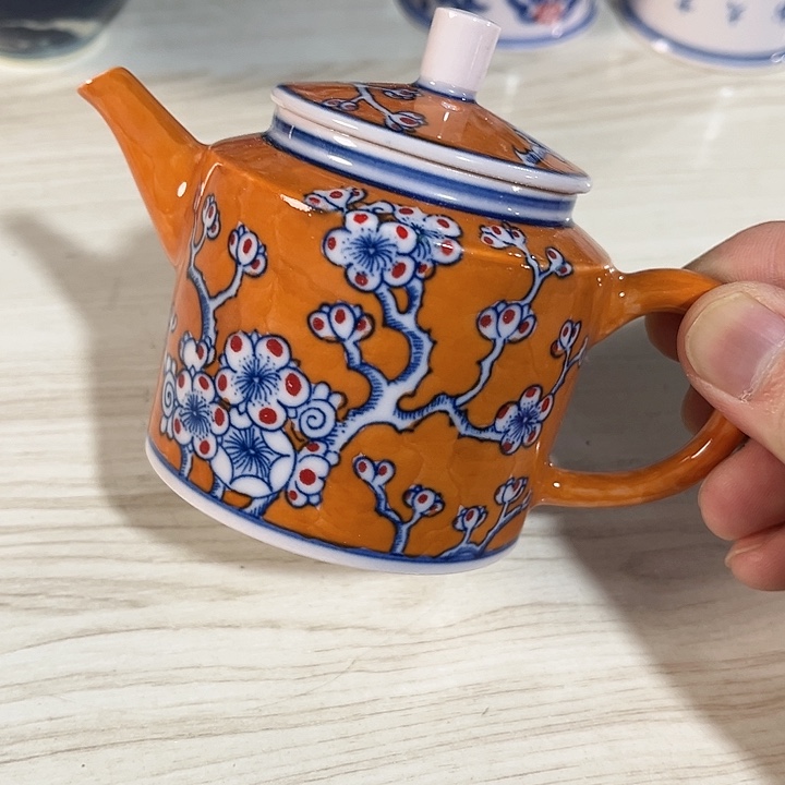 瓷片///////景德镇陶瓷茶壶。红。