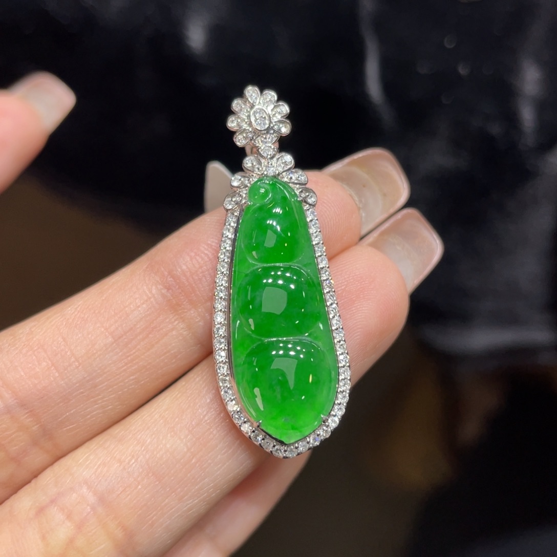 翡翠颈饰18K金镶嵌天然缅甸翡翠