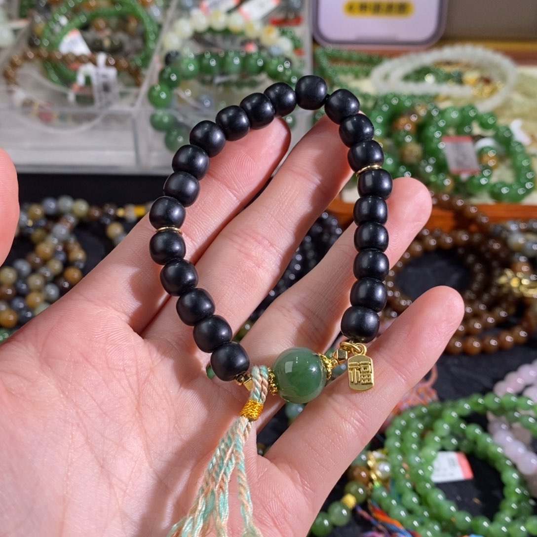 和田玉手链未镶嵌彩****?