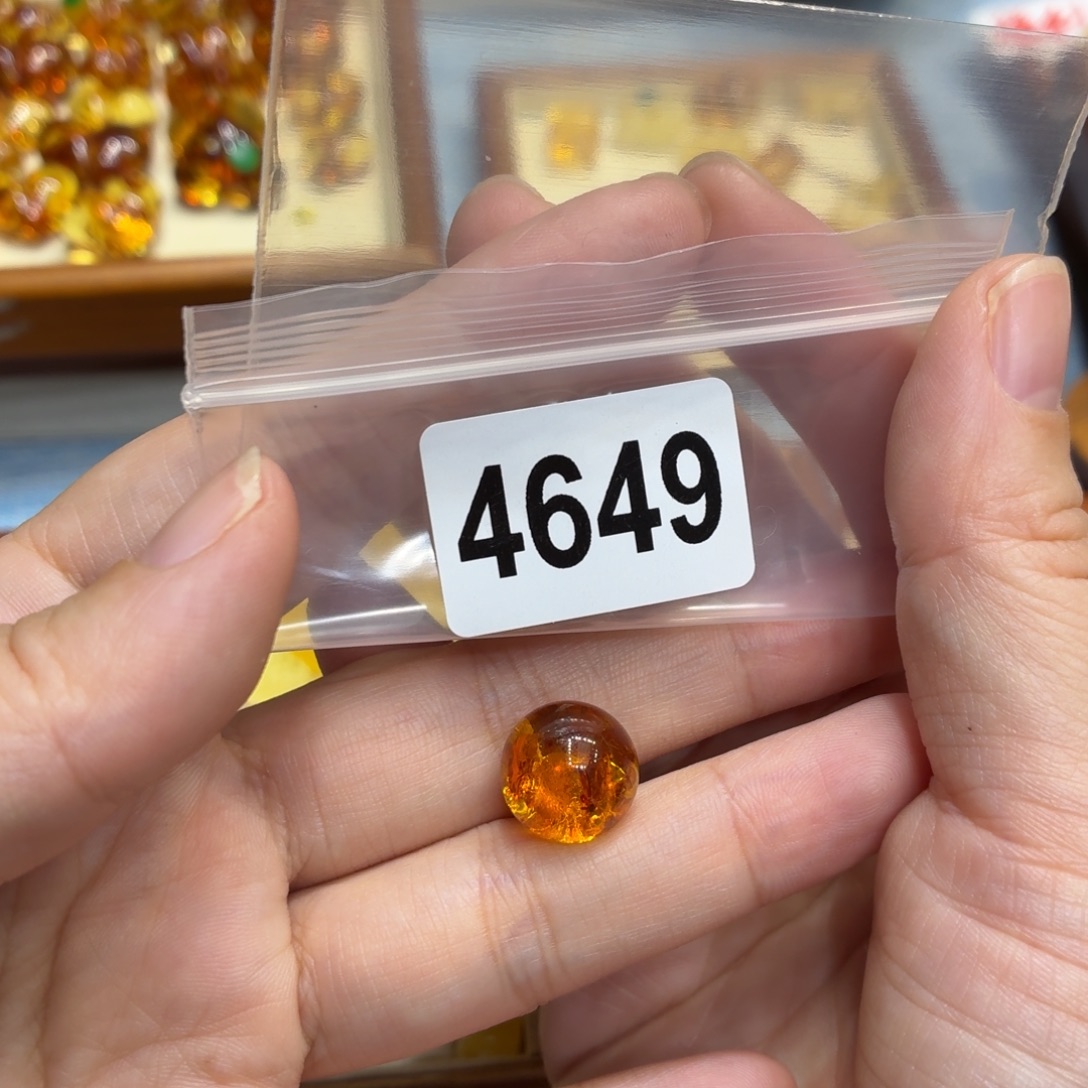 正***球琥珀未镶嵌珠宝奇石