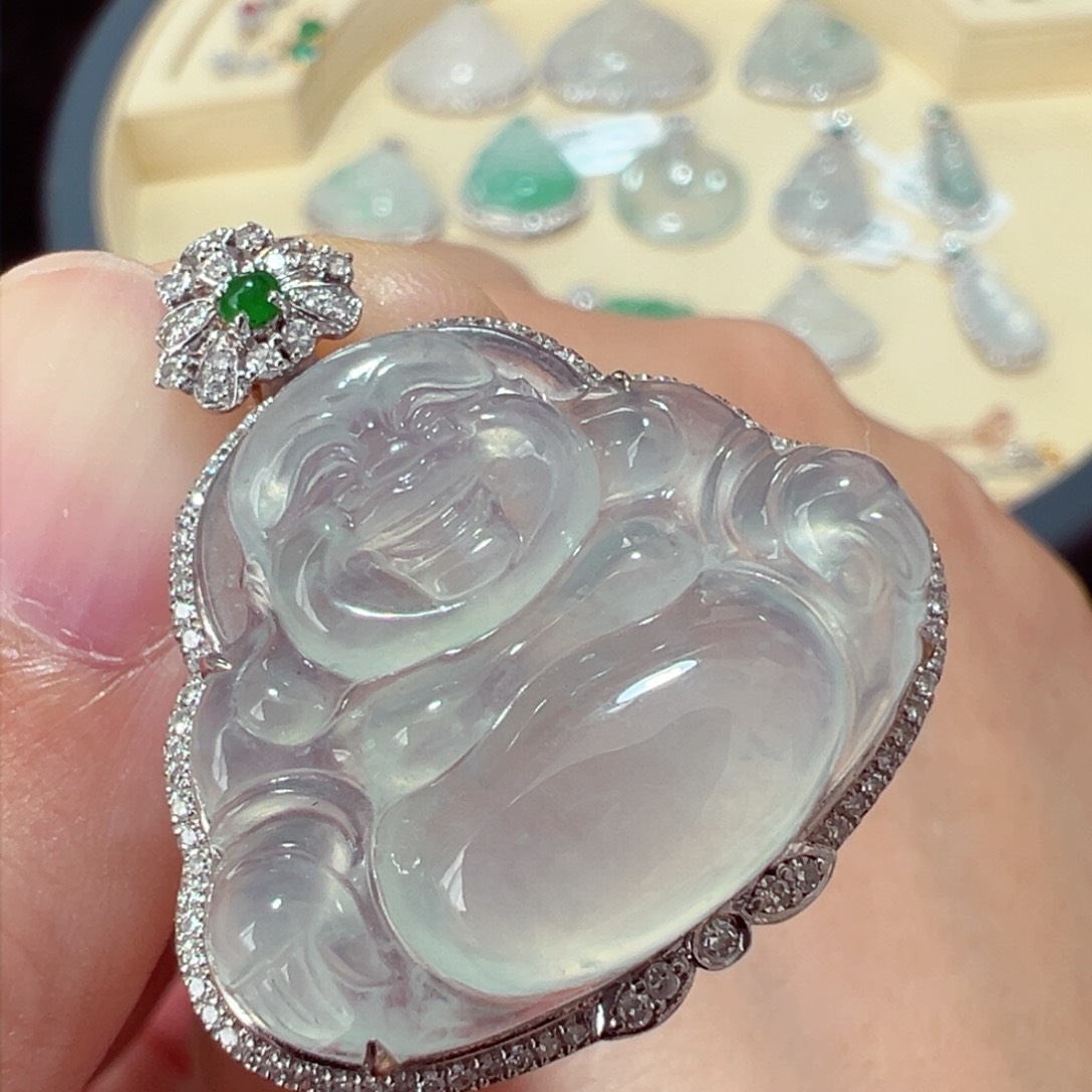 翡翠18K金镶嵌颈饰吊坠