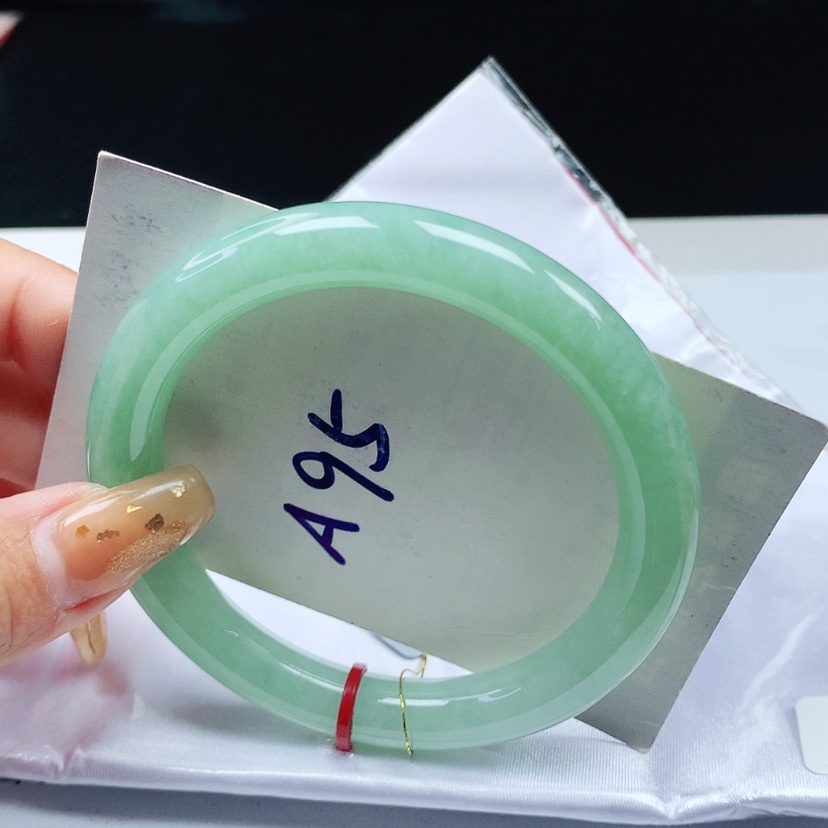 【闪购商品】翡翠手镯未镶嵌 圆条58+