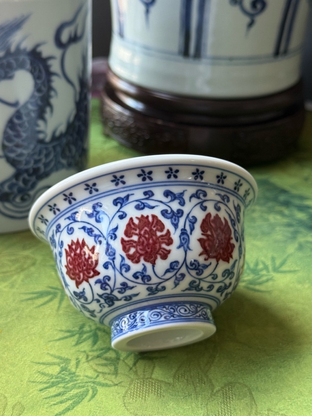 知否｜甄选景德镇陶瓷仿明青花釉里红缠枝莲狮心款大压手杯