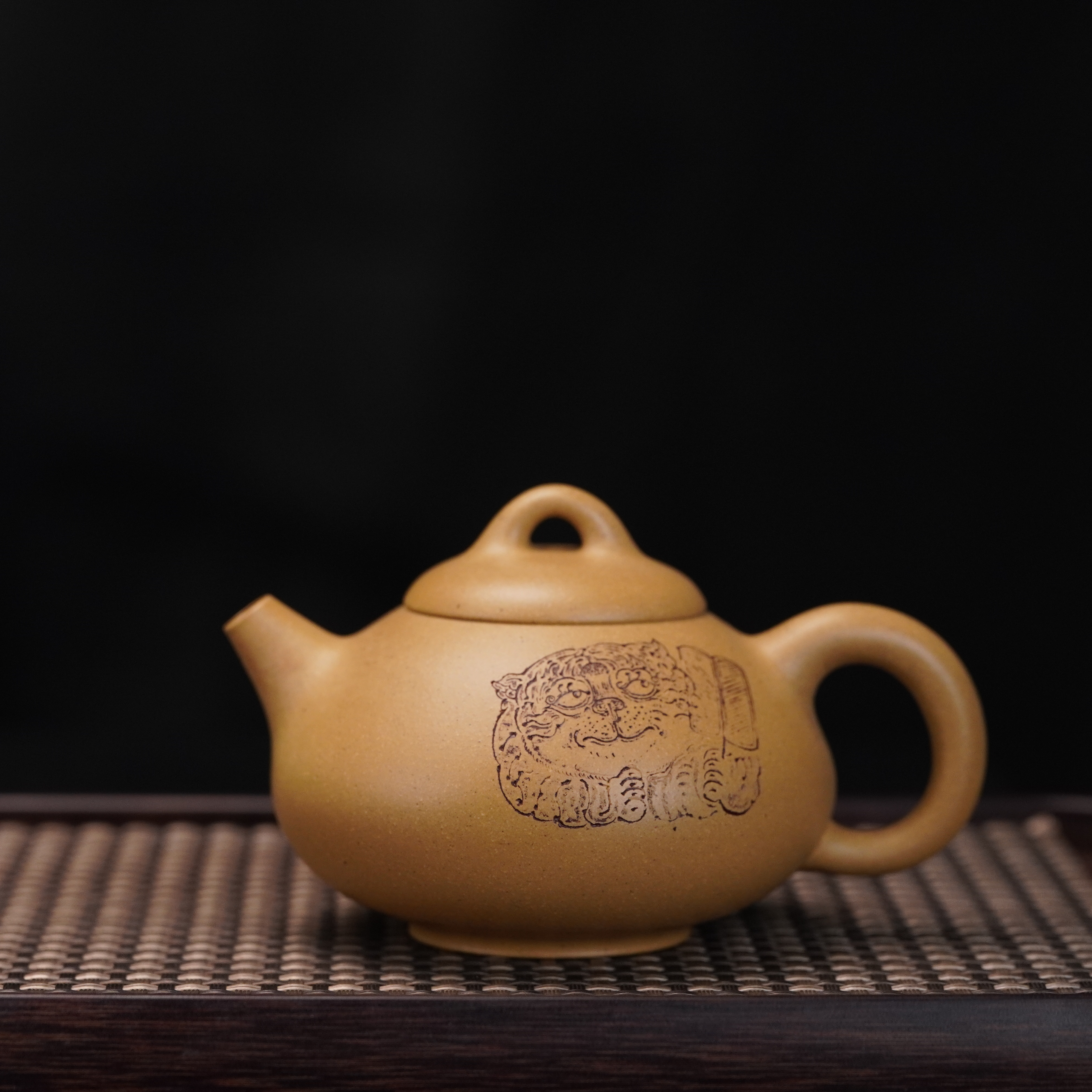 lot.21418 吴春蘭 本山段泥文瓢壶 230cc