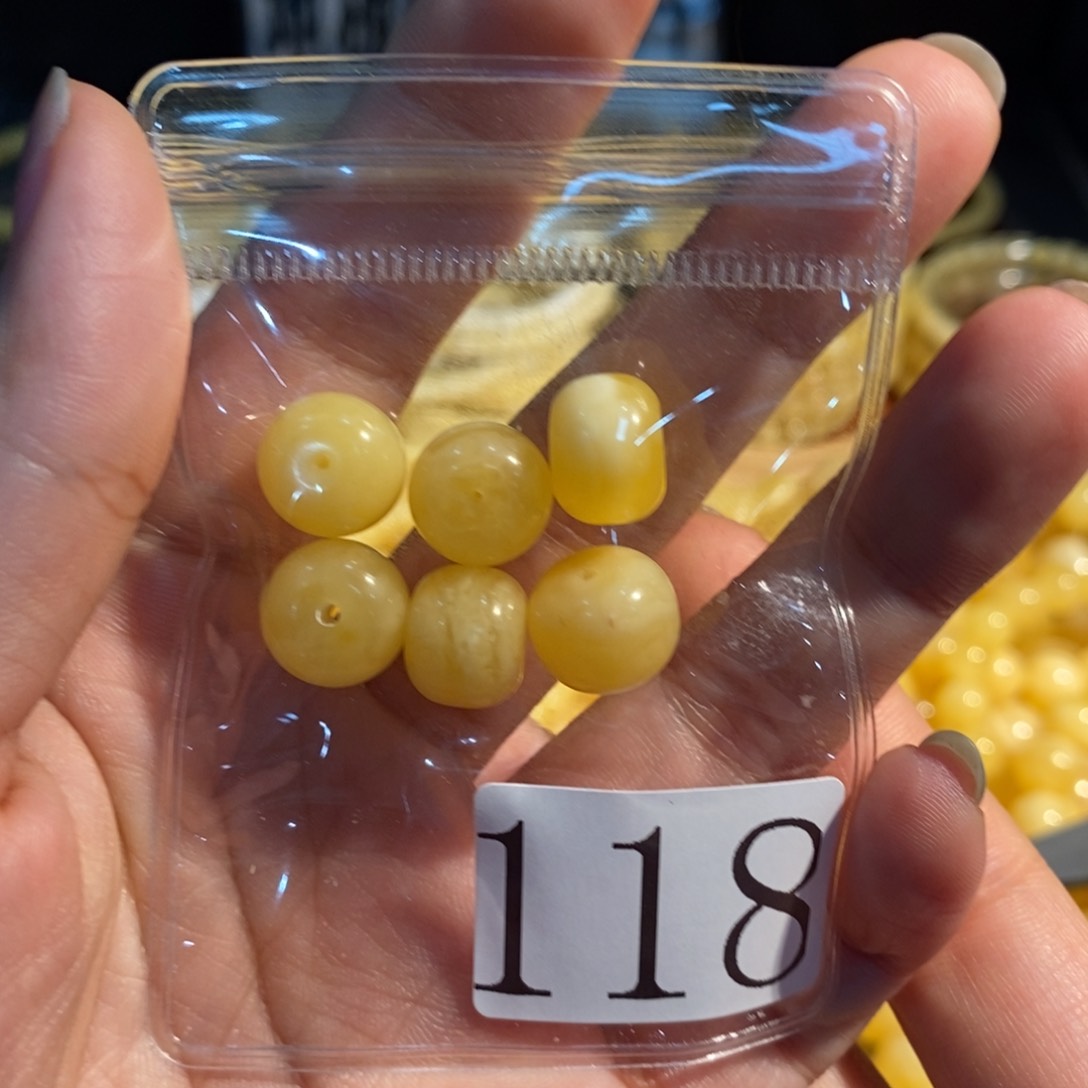未镶嵌琥珀珠宝奇石118