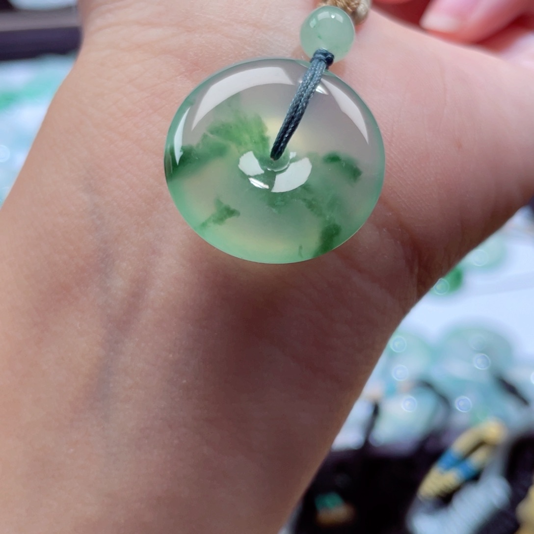 颈饰未镶嵌翡翠平安扣