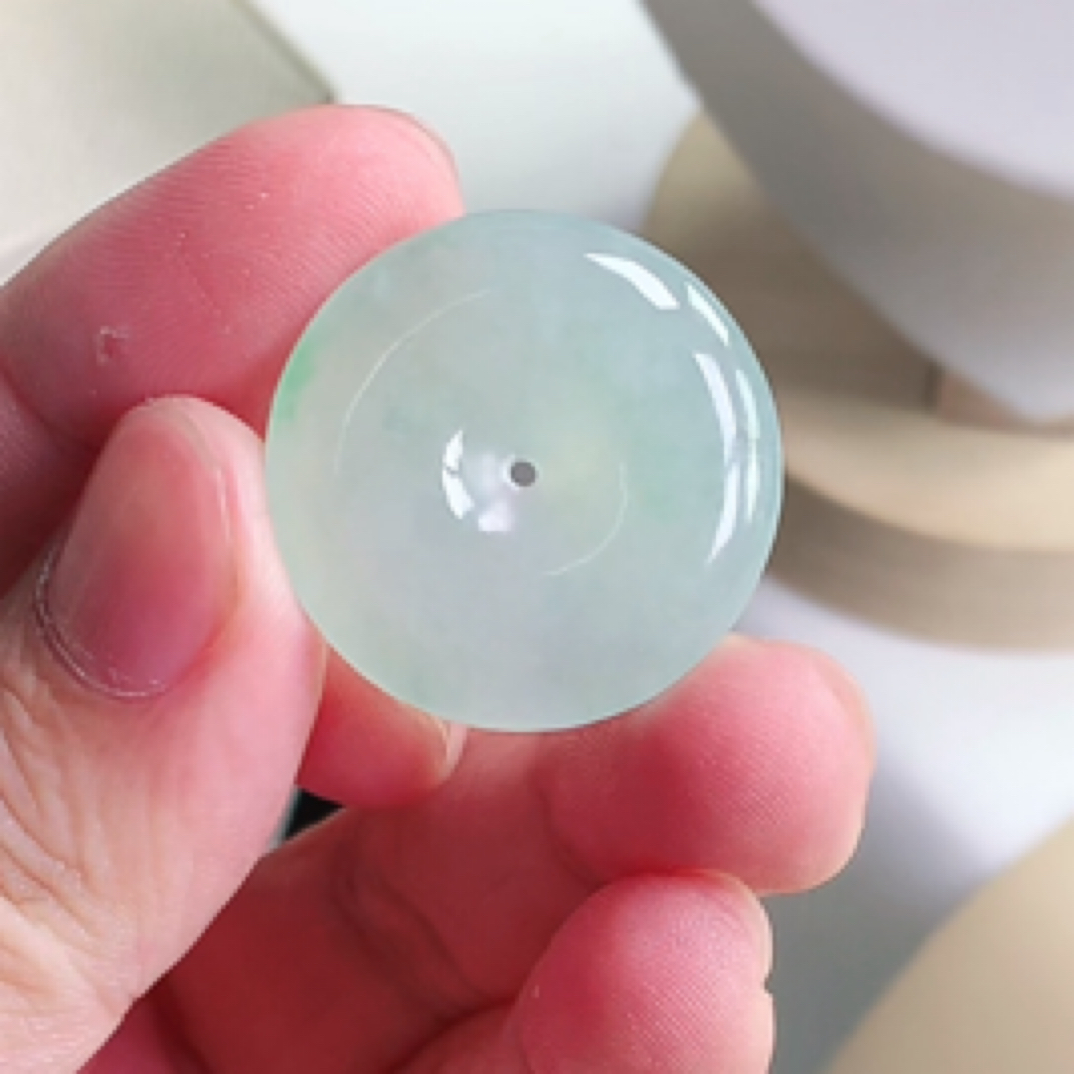 缅甸天然翡翠吊坠