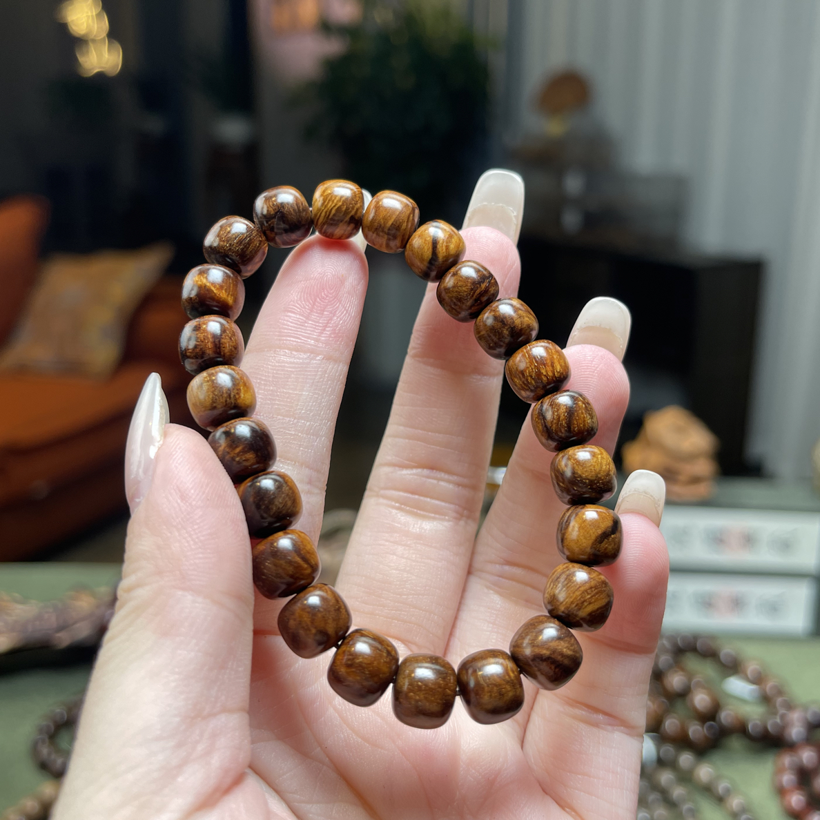 （小瘤疤精品）巴布亚贡木满油玉化料8×9老型单圈手串