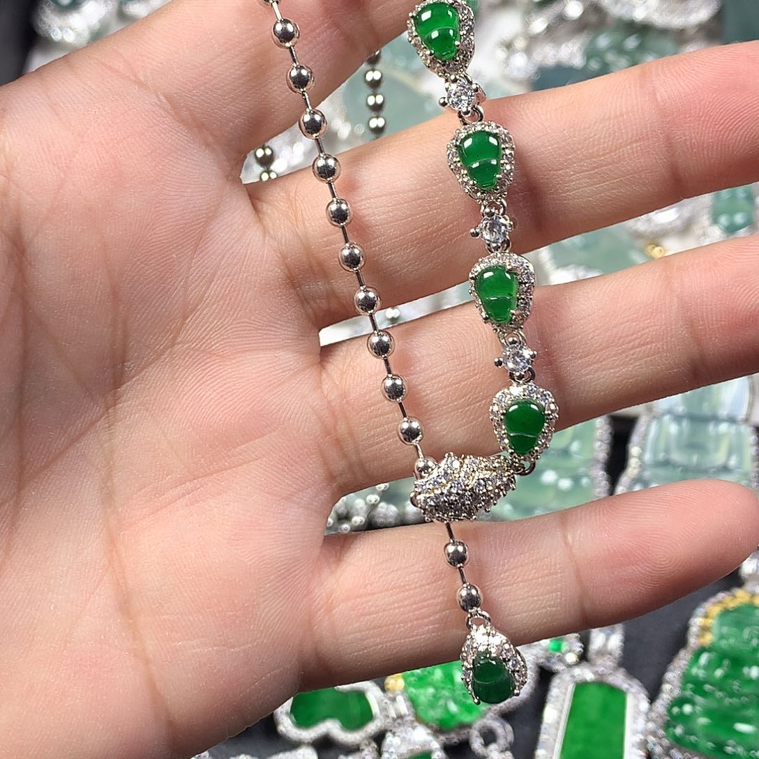 翡翠未镶嵌颈饰项链