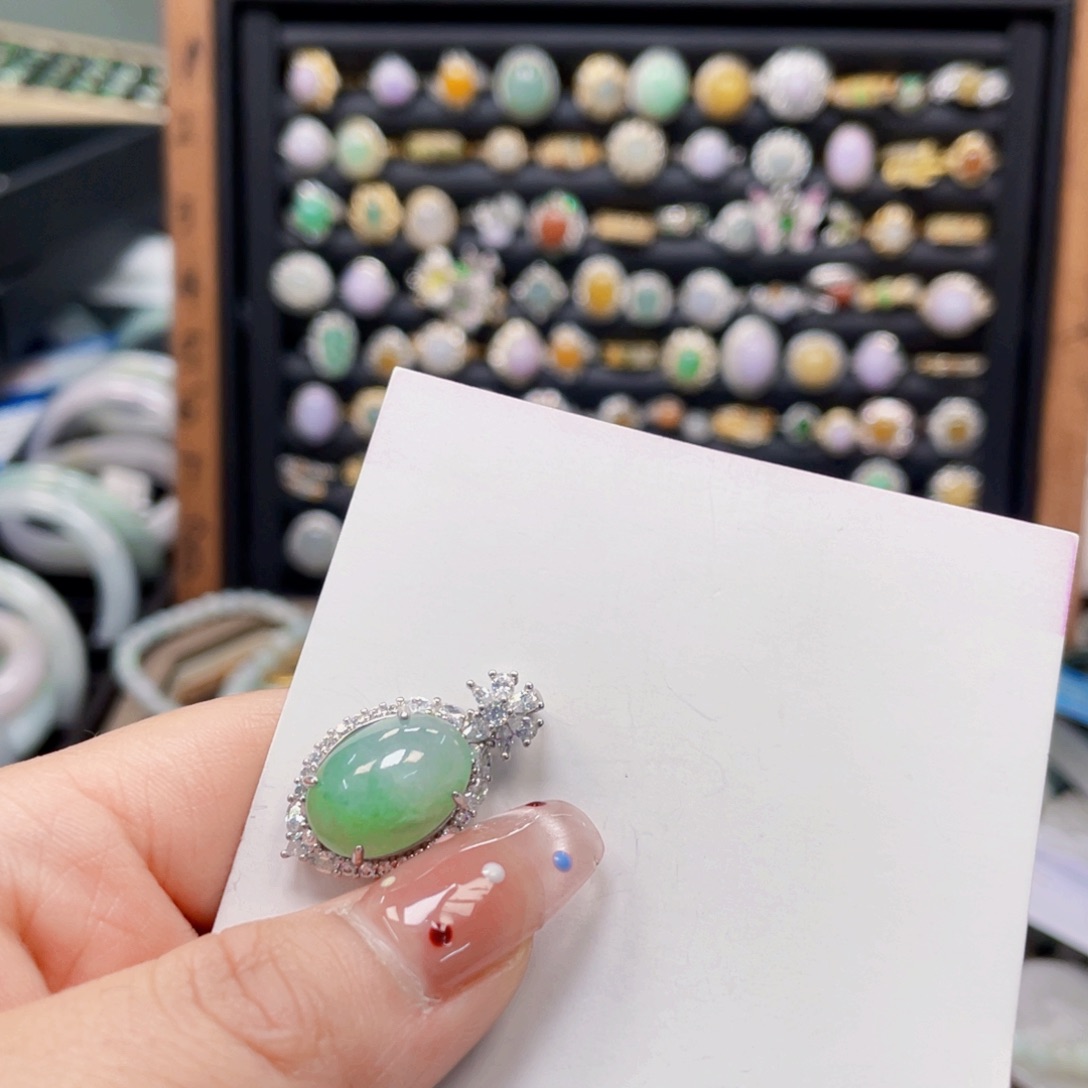 翡翠颈饰未镶嵌天然翡翠Ａ货