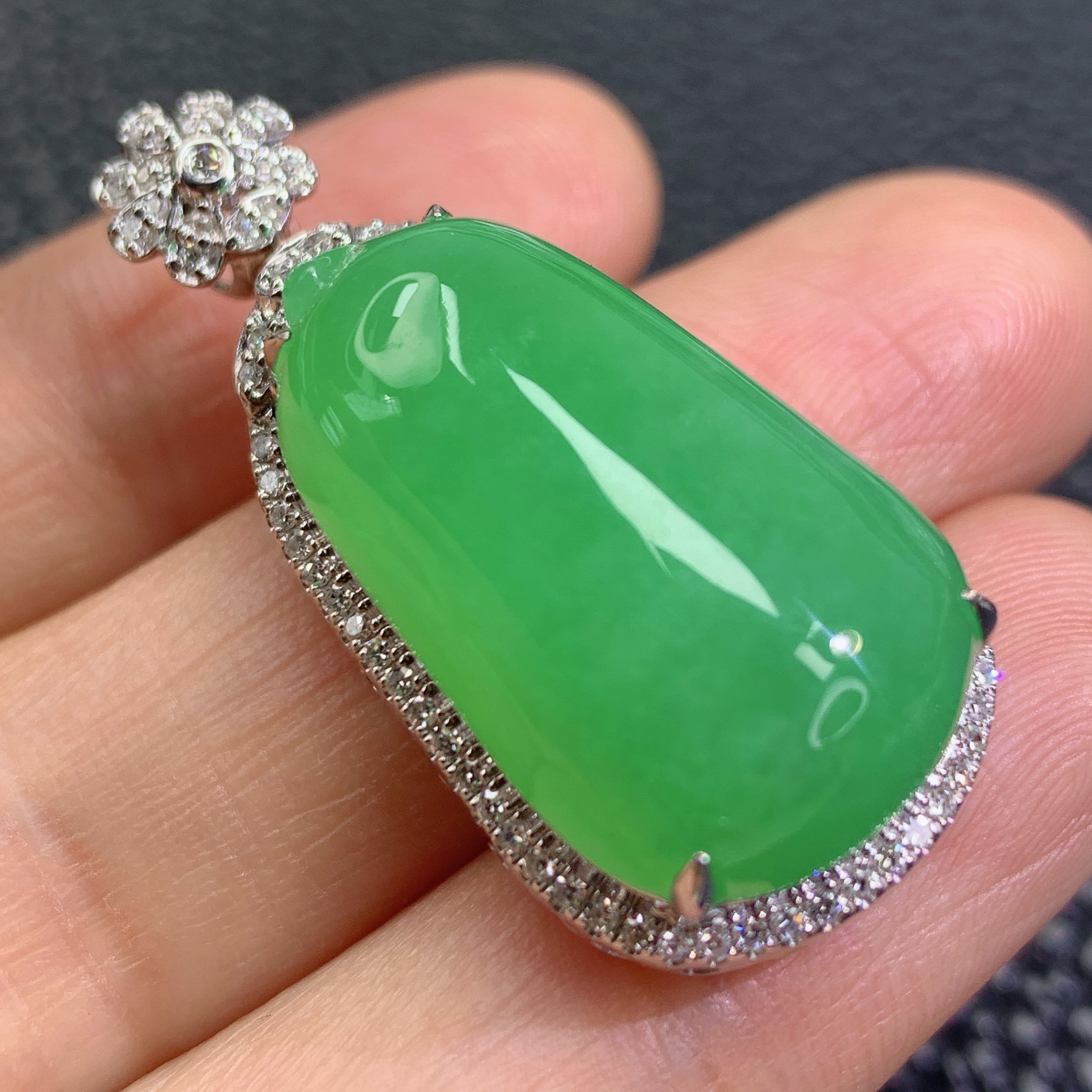 天然缅甸A货翡翠厚装满绿福瓜镶18k金加钻吊坠气质