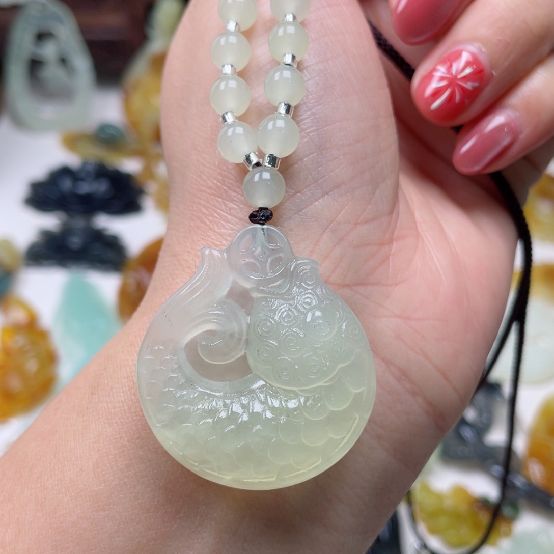 蛇纹石玉颈饰未镶嵌