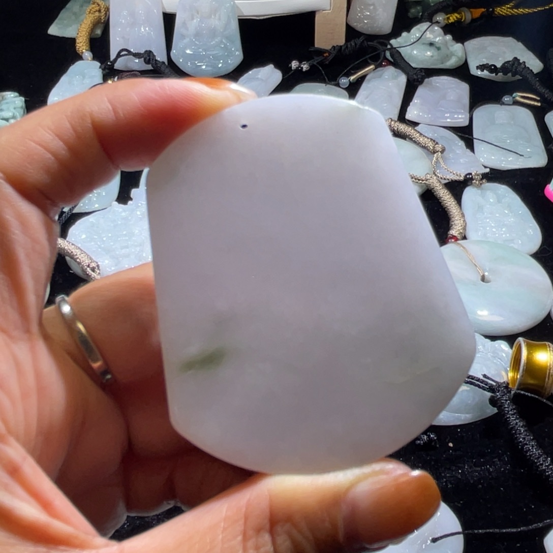 翡翠未镶嵌颈饰无事牌