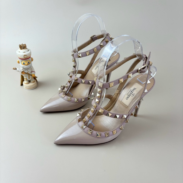 99新 Valentino/华伦天奴 奶茶色铆钉二环高跟鞋 35码 YLP2703