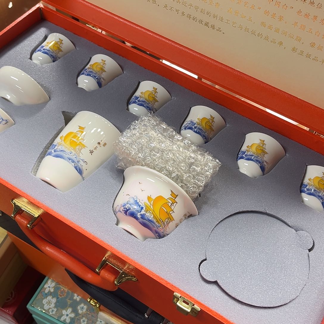 孤品茶具套装等。            