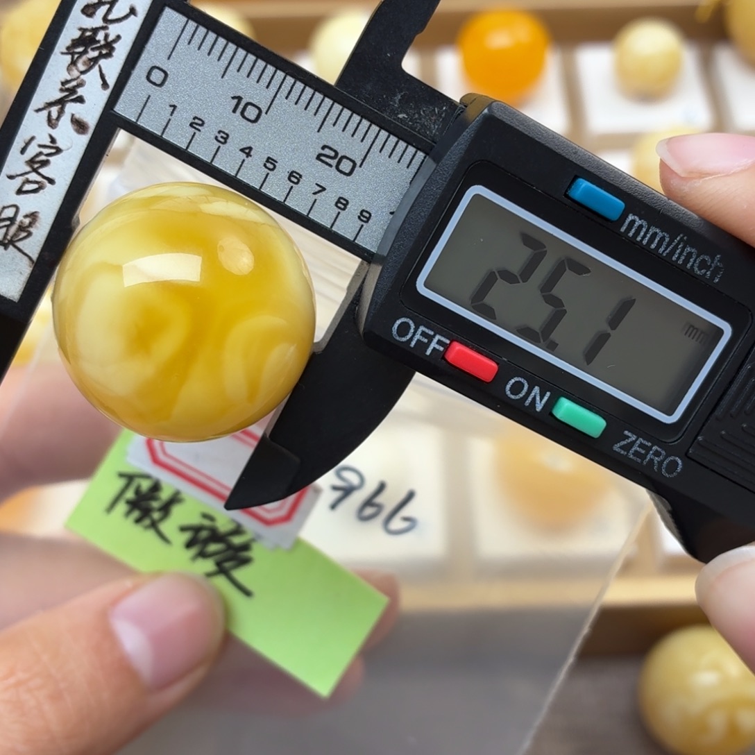 雨***步蜜蜡未镶嵌裸石蜜蜡