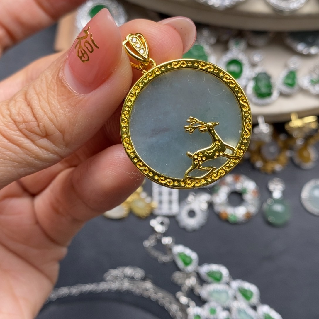 翡翠颈饰未镶嵌翡翠