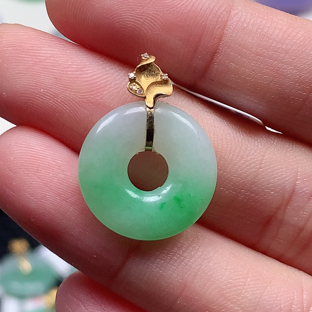 颈饰18K金镶嵌翡翠翡翠吊坠
