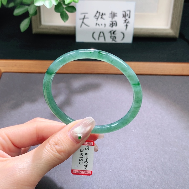 翡翠手镯未镶嵌天然翡翠手镯