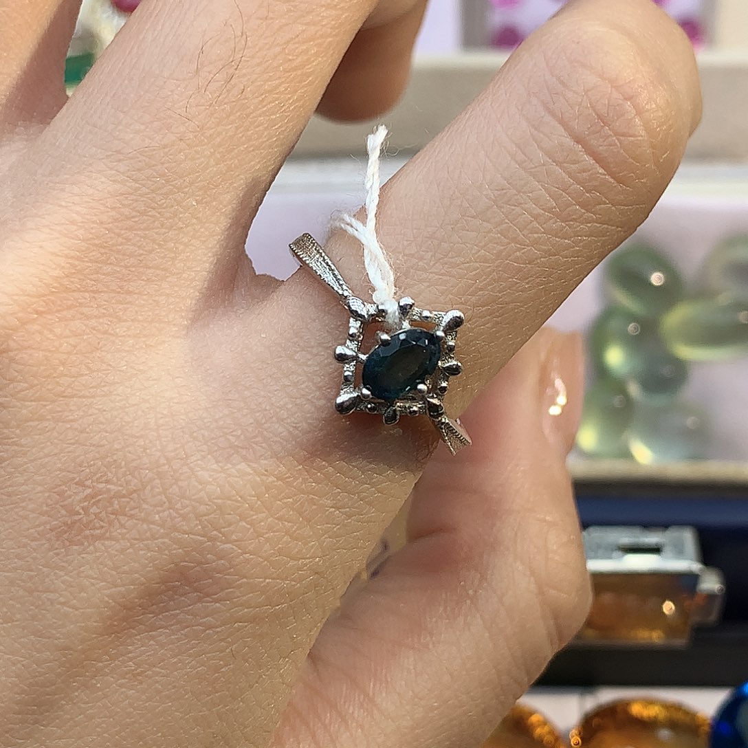 蓝宝石银S925镶嵌戒指