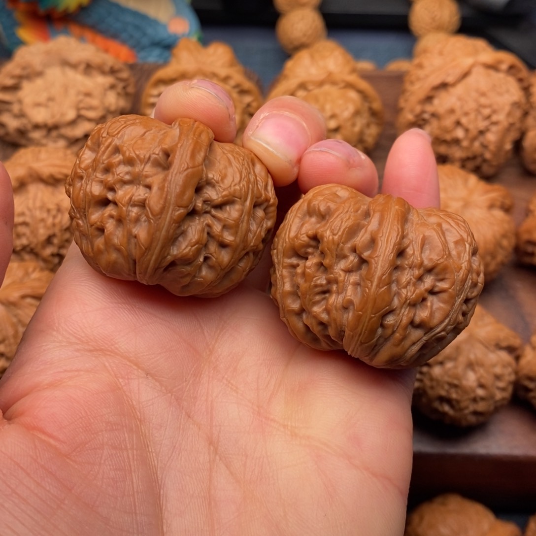 文玩核桃把件38平谷元宝，老树红皮