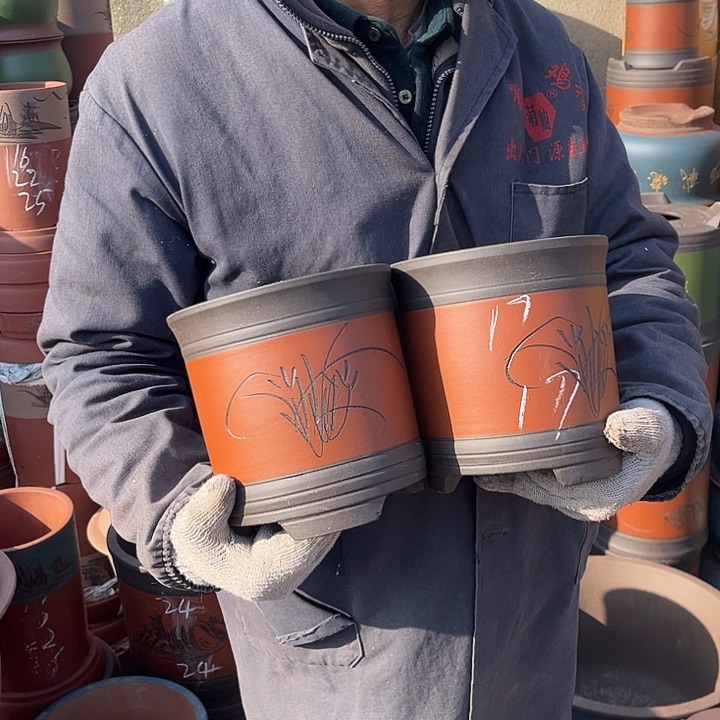 紫砂紫砂花盆在这里摆