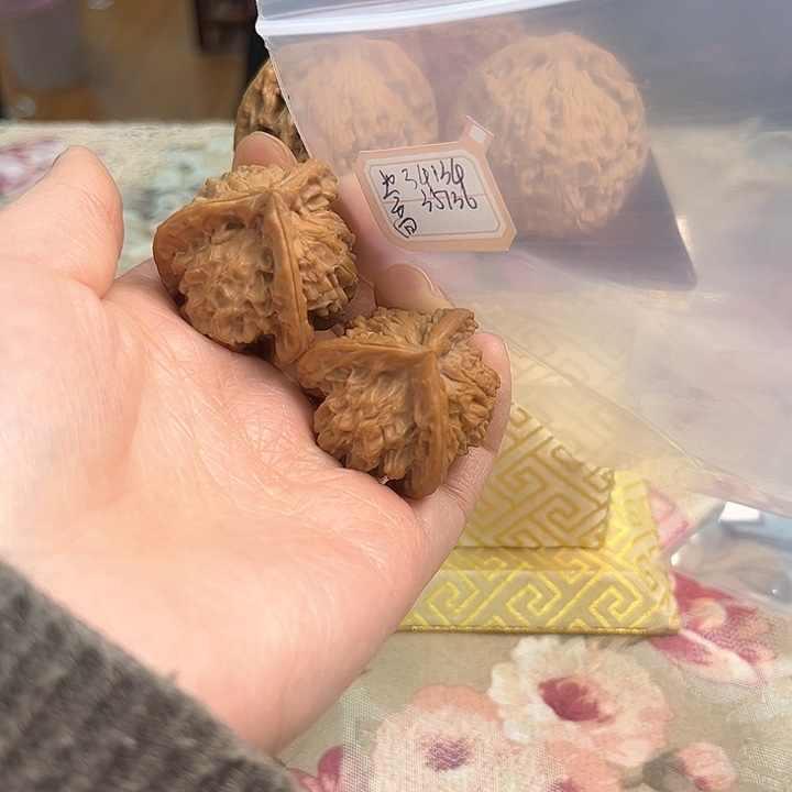 文玩核桃把件盘山三棱