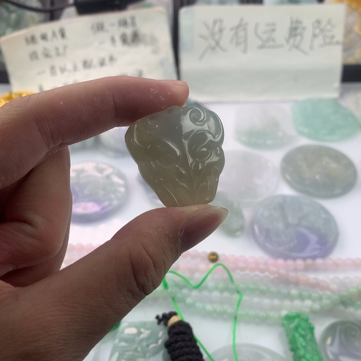 翡翠颈饰未镶嵌