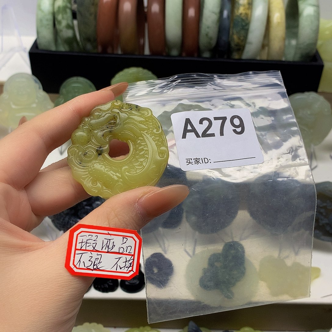 蛇纹石玉颈饰未镶嵌