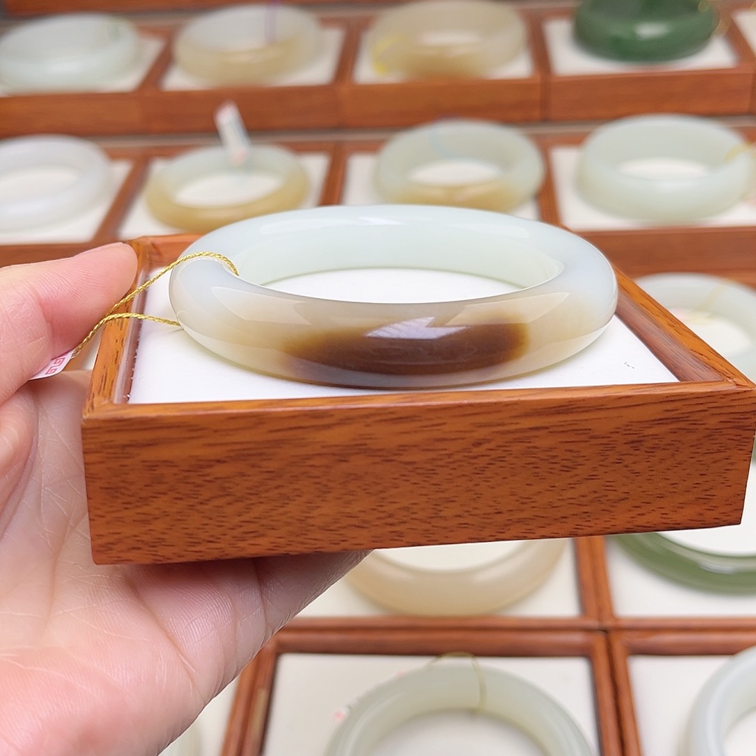 和田玉手镯未镶嵌58