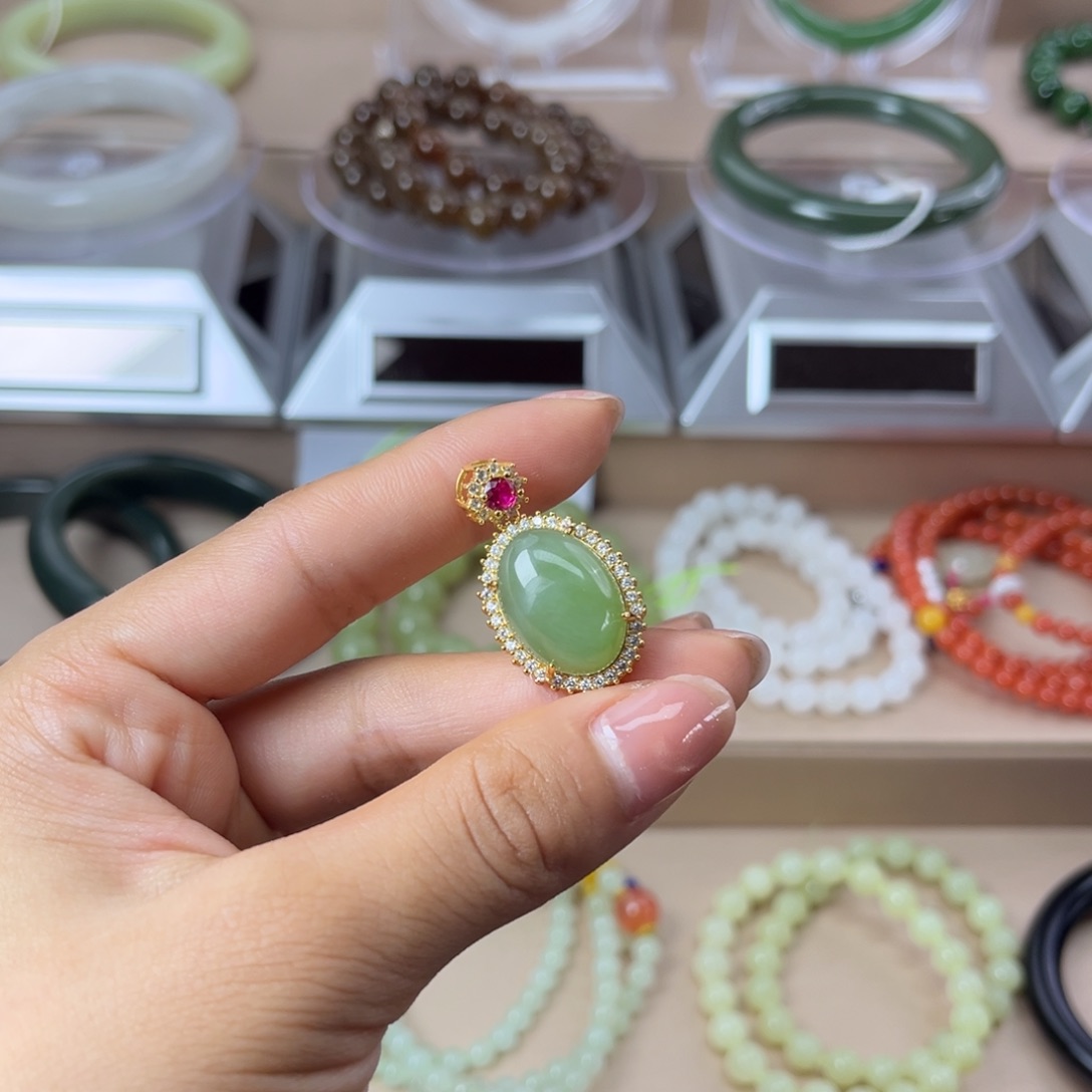 和田玉（糖玉）未镶嵌颈饰