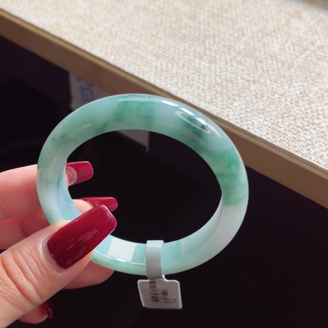 翡翠手镯未镶嵌手镯