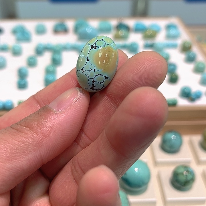 绿松石未镶嵌珠宝奇石