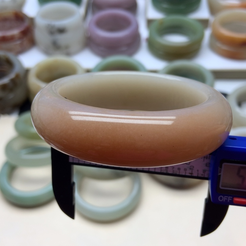 【闪购商品】未镶嵌手镯石英岩玉