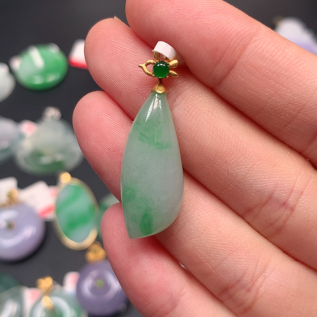 颈饰18K金镶嵌翡翠翡翠吊坠