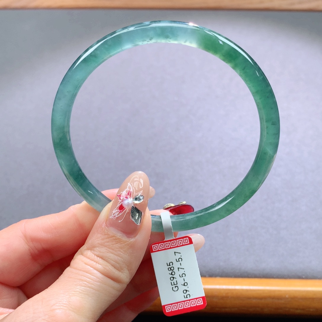 翡翠手镯未镶嵌天然翡翠手镯叮当镯