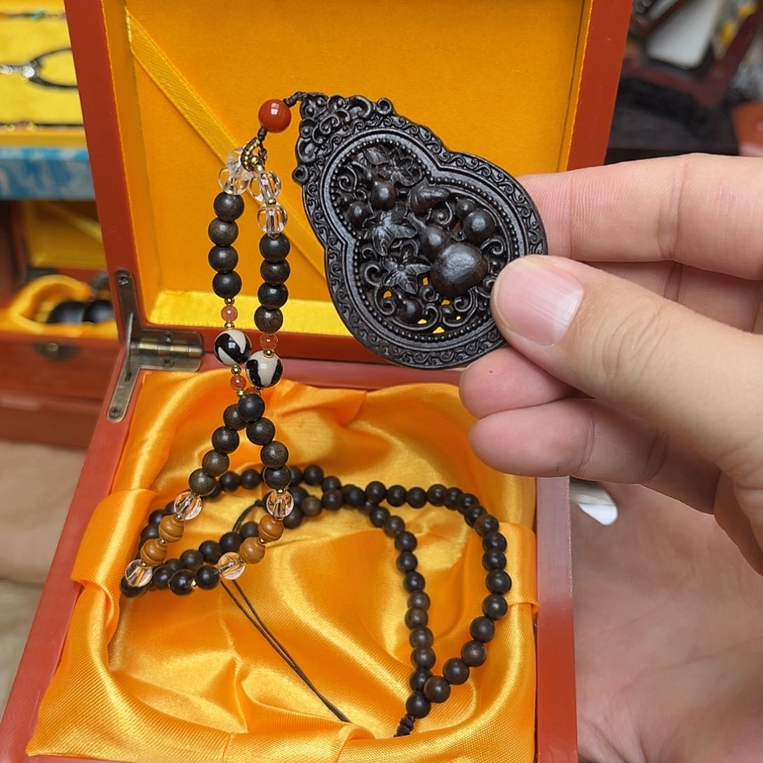 大叶紫檀（黑酸枝木类）