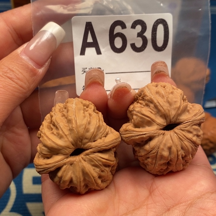 文玩核桃吊坠全品元宝42A630